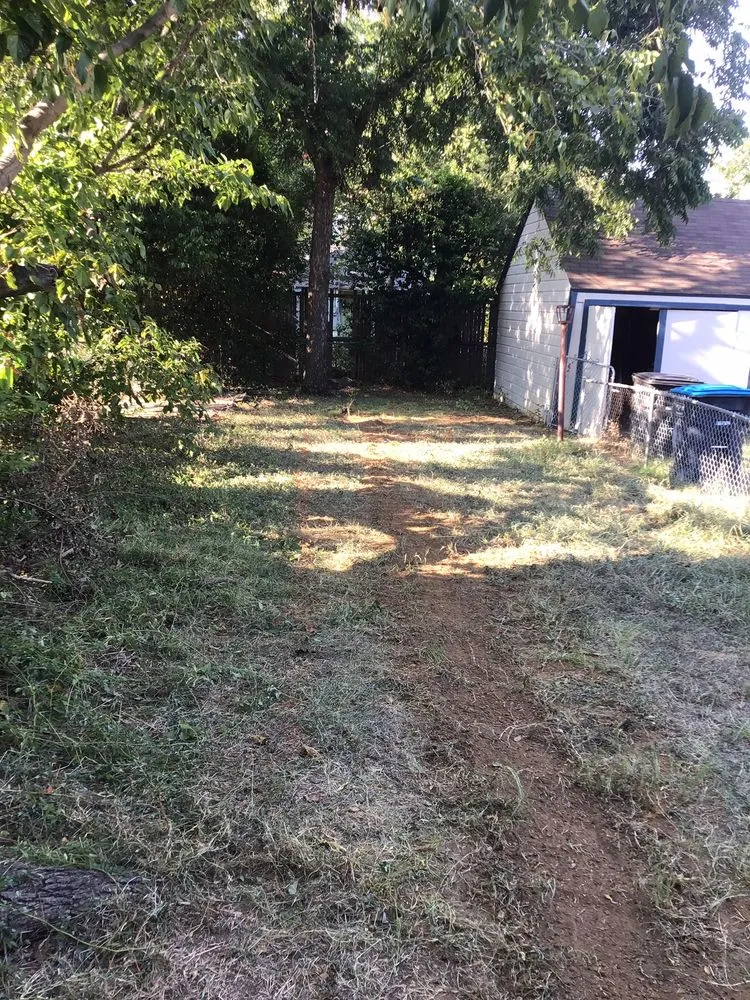 Emergency electrician providing emergency electrical service in , 