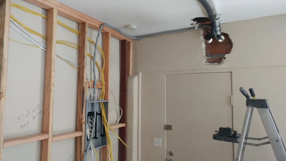 Licensed emergency electrical service in Prescott Valley, AZ by Arcane Electric & Remodeling