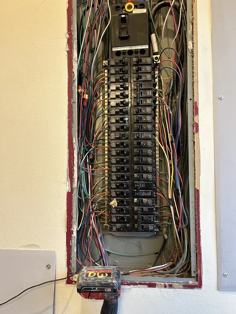 Licensed outlet and switch repair service in St. Louis, MO - ARCH ELECTRIC