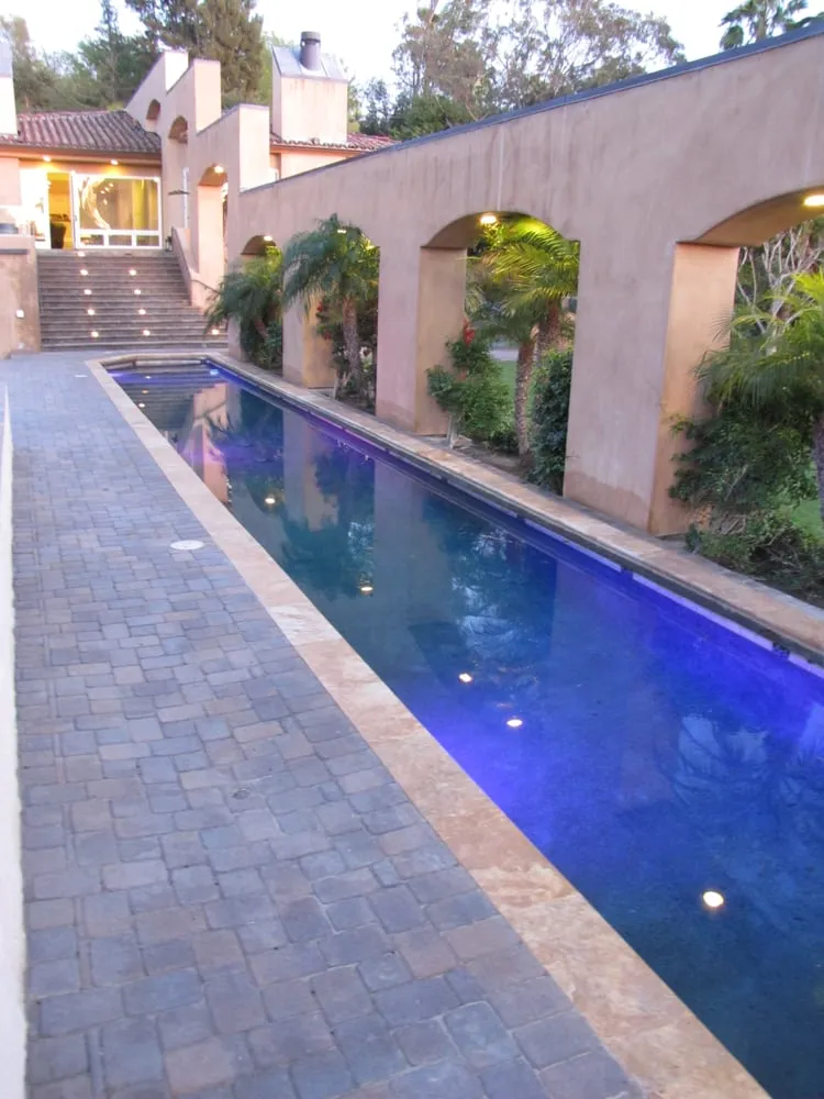 Emergency electrician providing circuit breaker repair in ,