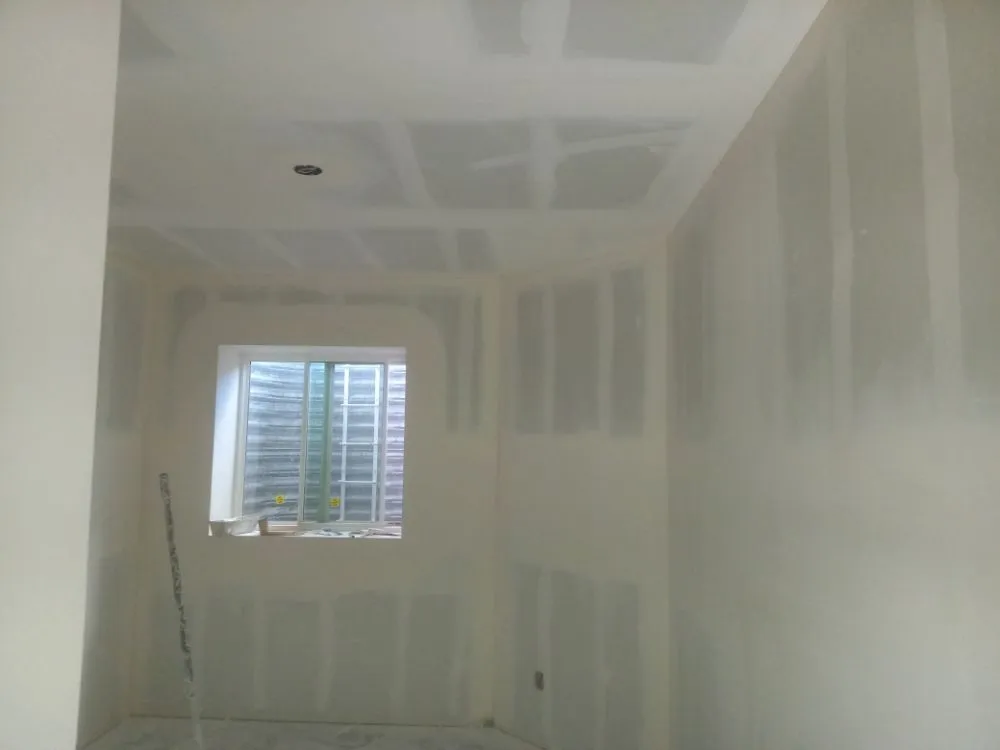 Trusted electrician providing emergency electrical service in , 