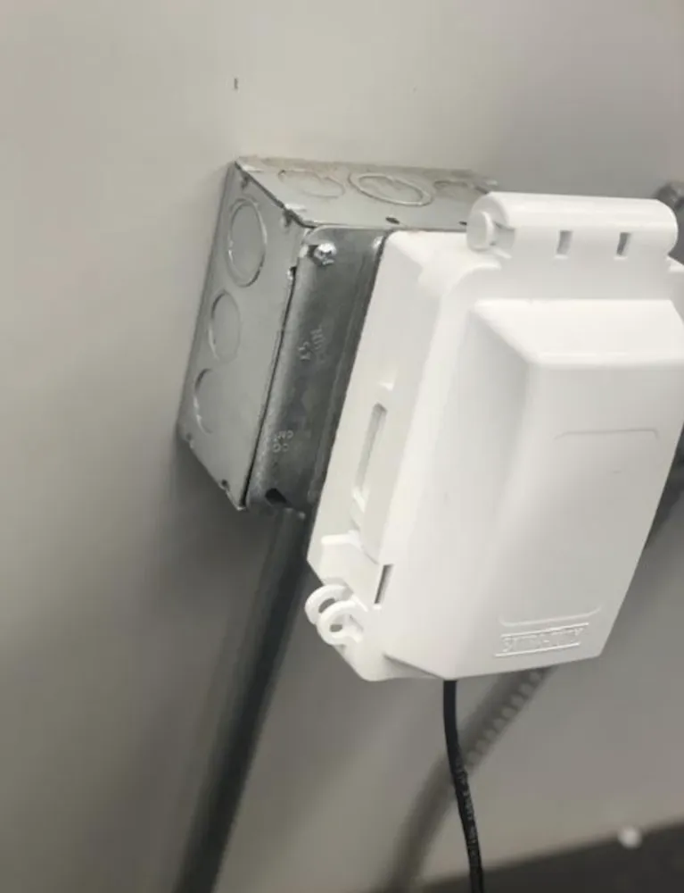 Slide of Aria Handyman