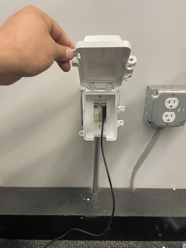 Slide of Aria Handyman