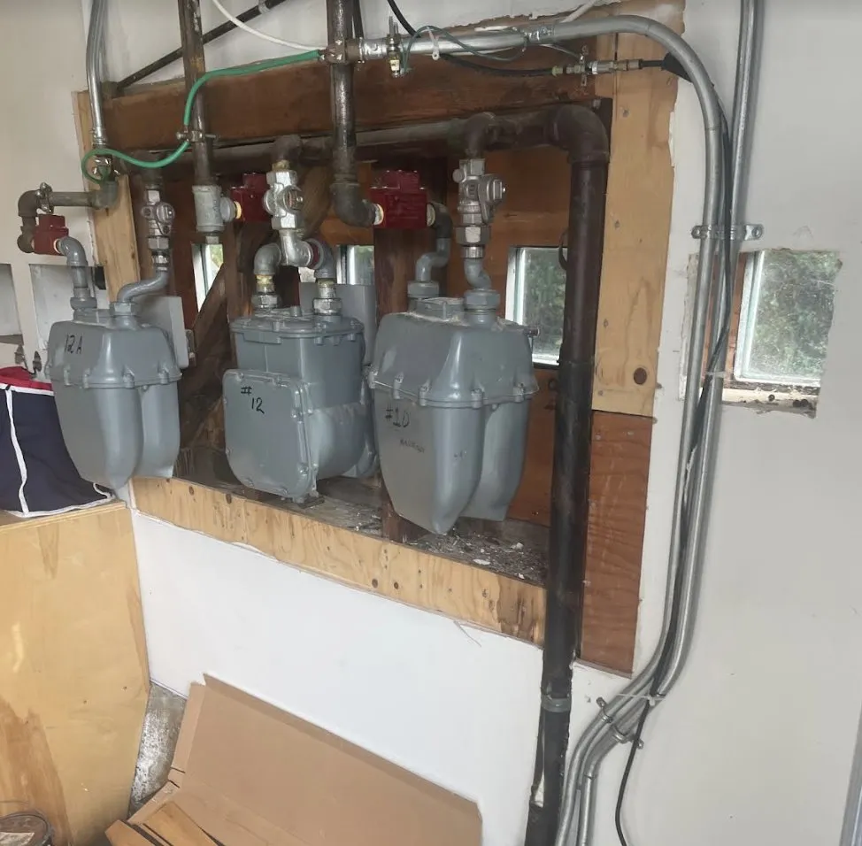 Slide of Aria Handyman