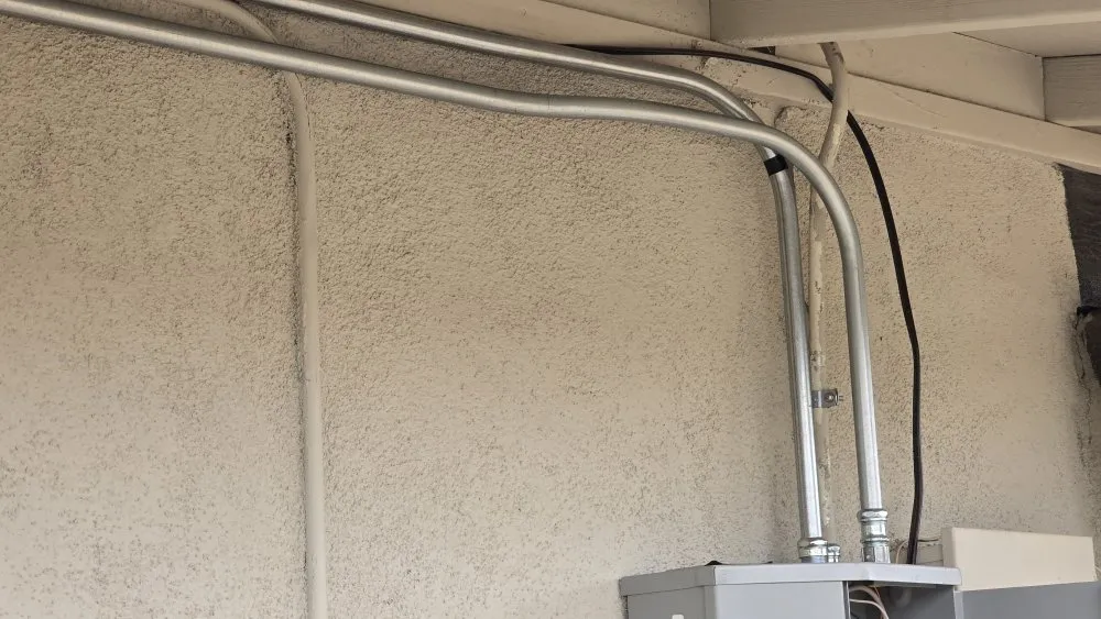 Expert electrician providing electrical repair in , 