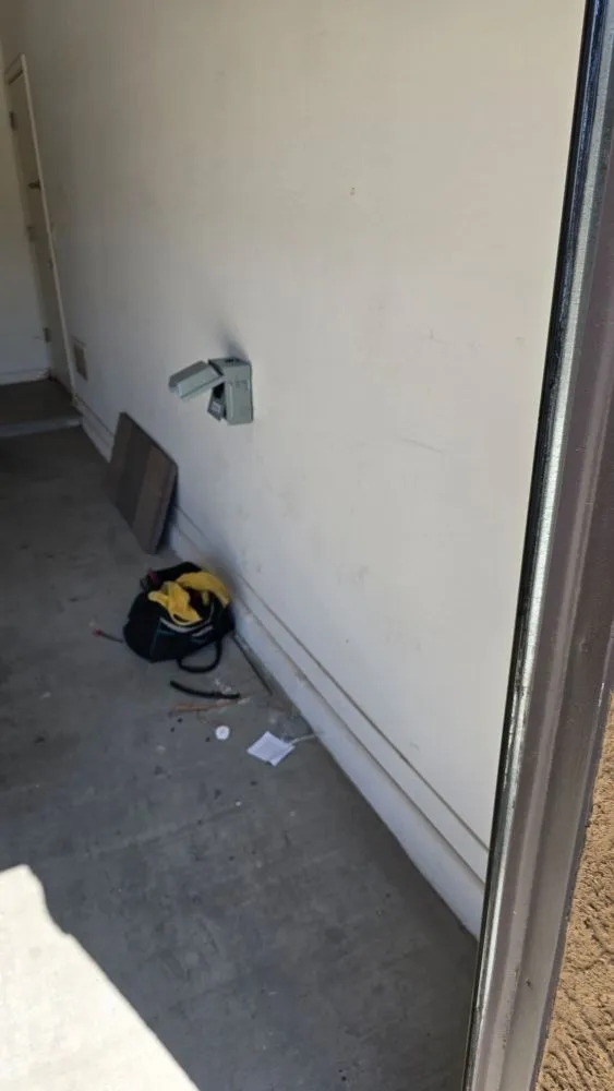 Emergency electrician providing outlet and switch repair in , 