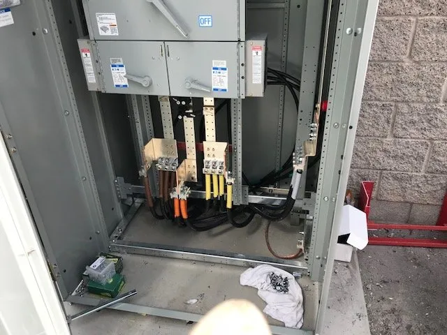 Certified electrician providing electrical repair in , 