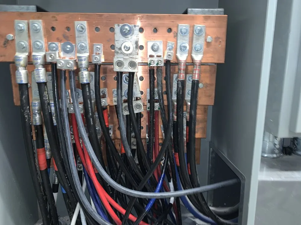 Trusted electrician providing emergency electrical service in , 