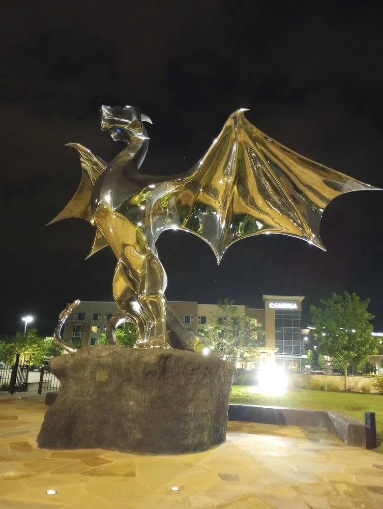 Slide of Armando arreglando mil usos