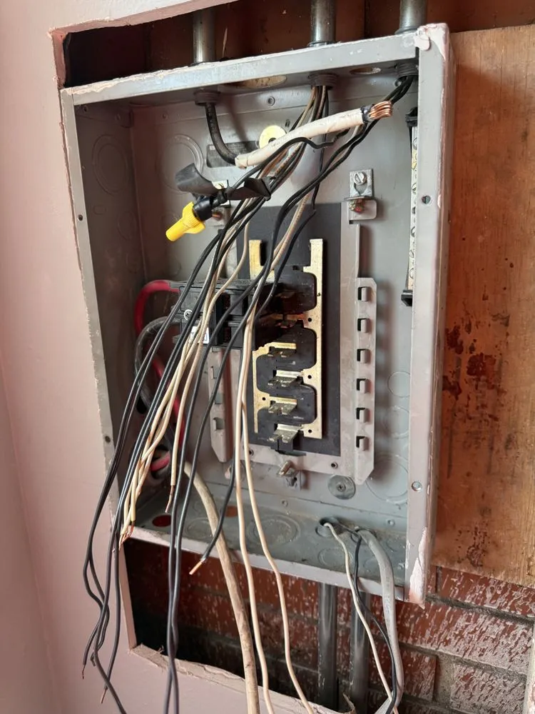 Slide of Armando Electricians