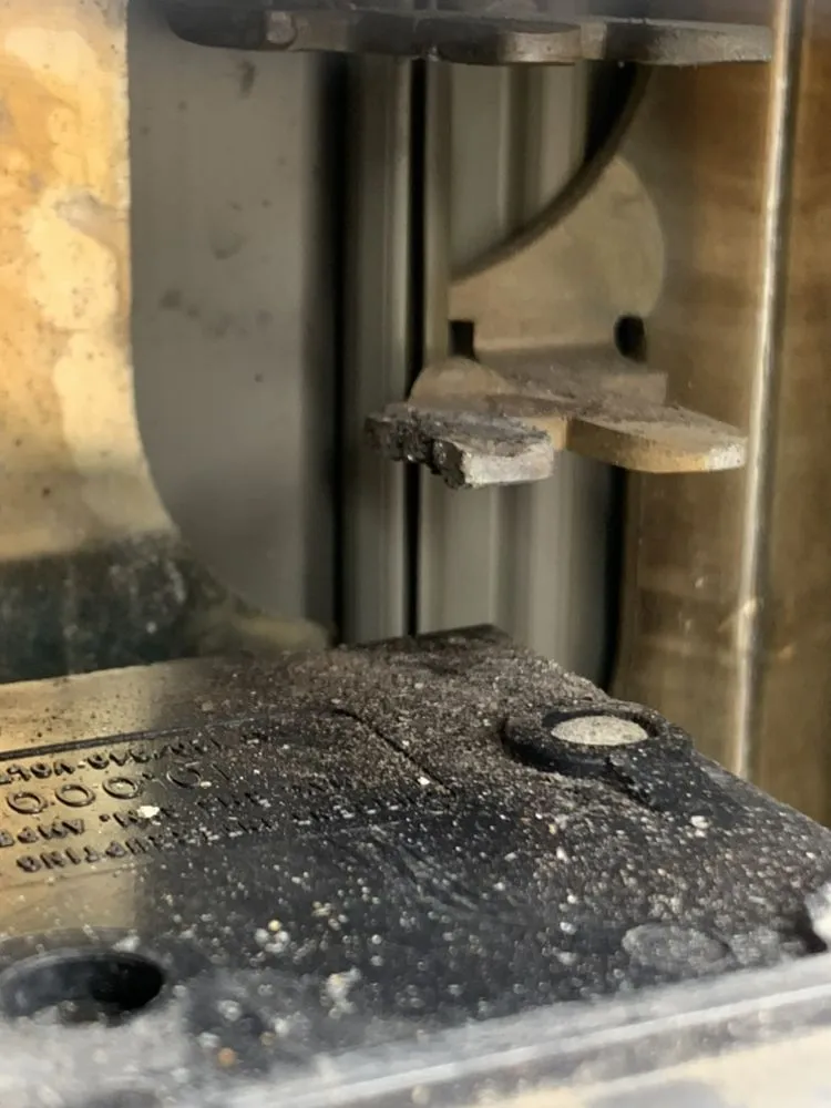 Certified electrician providing circuit breaker repair in , 