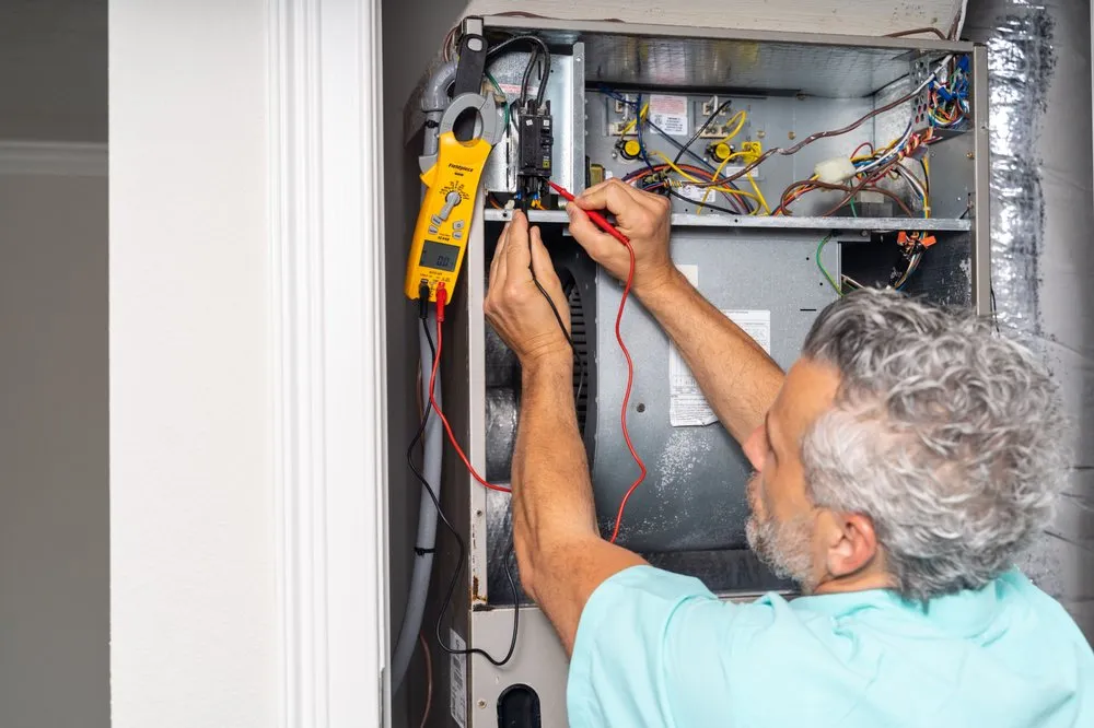 Certified electrician providing circuit breaker repair in , 