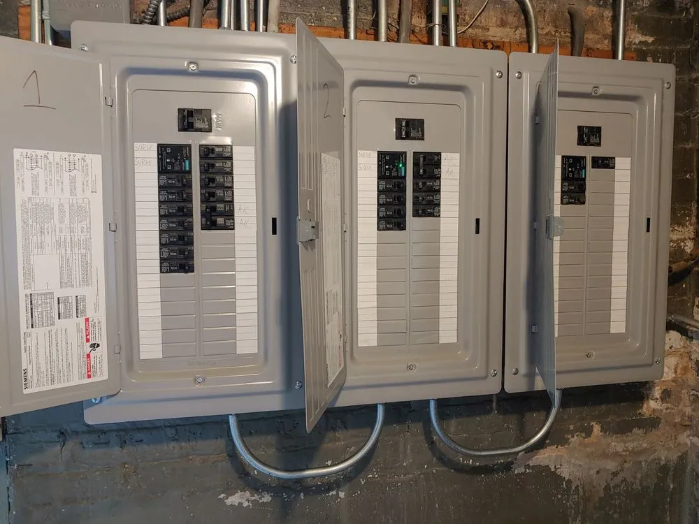 Expert electrician providing electrical repair in , 