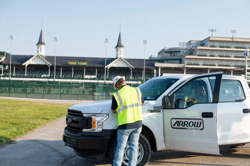 Emergency electrical service for homes in wiring installation, by