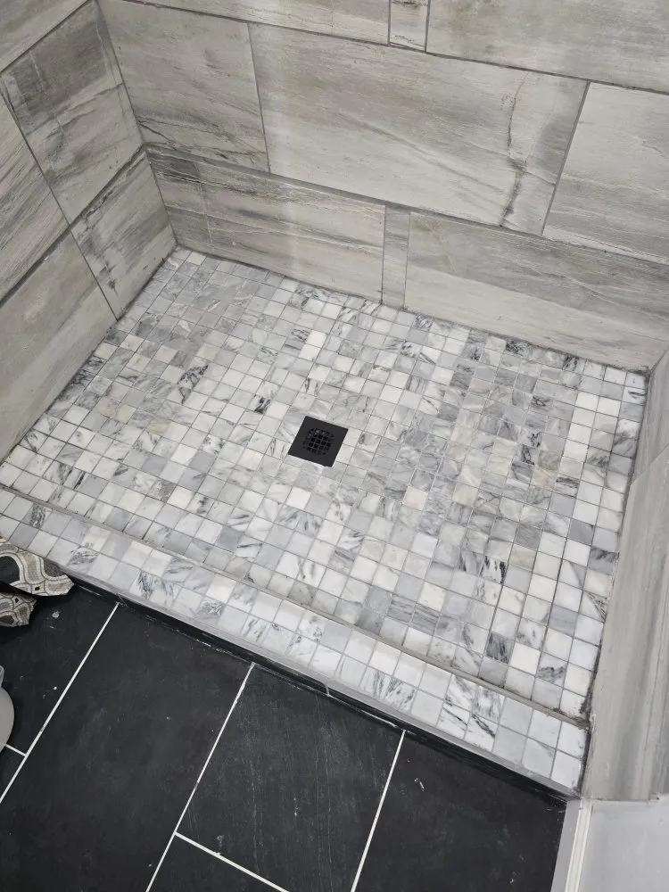 Emergency electrician providing electrical repair in , 