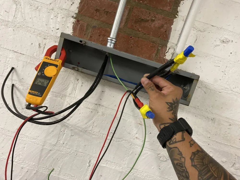 Slide of Arroyave Electric