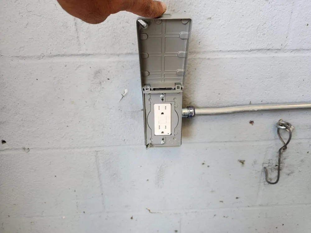 Slide of Artak Electrician