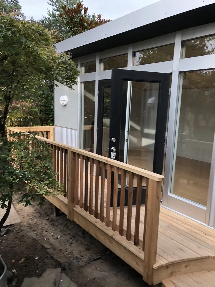 Affordable electrician providing emergency electrical service in , 