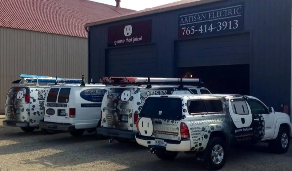 Expert electrician providing electrical repair in , 