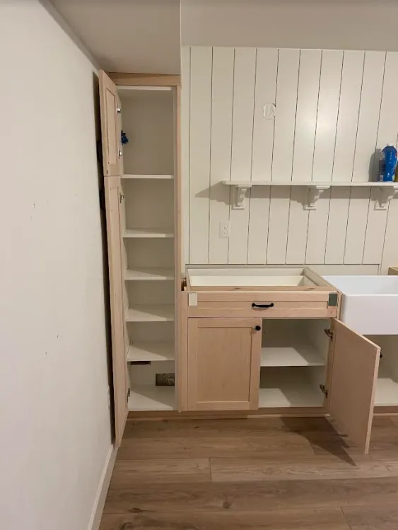 Emergency electrical service for homes in circuit breaker repair, by