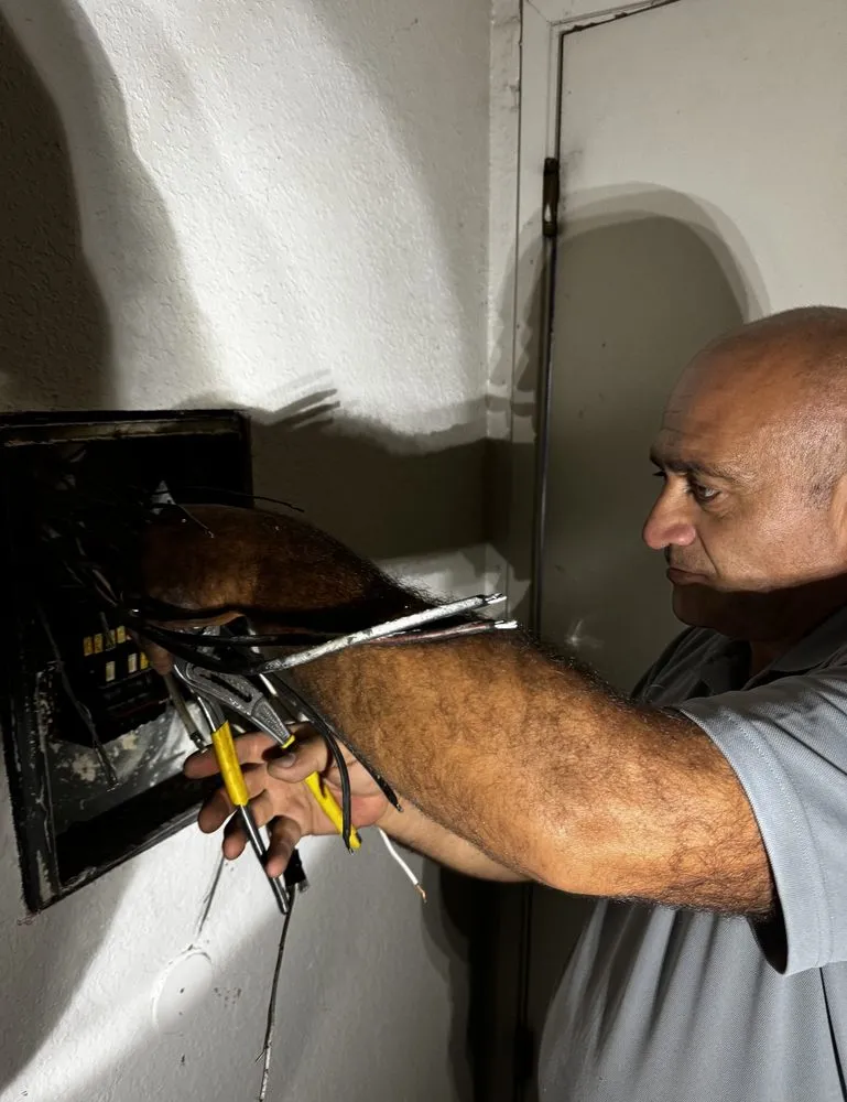 Certified electrician providing emergency electrical service in Rancho Cordowa, CA - ASG Services