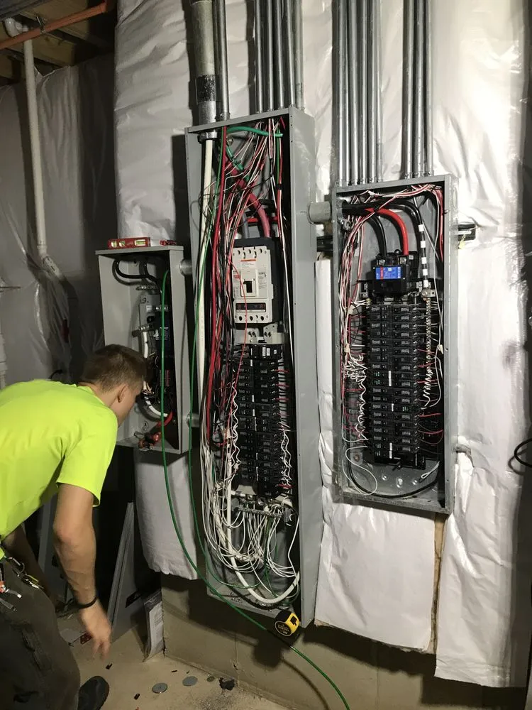Certified electrician providing electrical repair in Streamwood, IL - ASP Electrical Company
