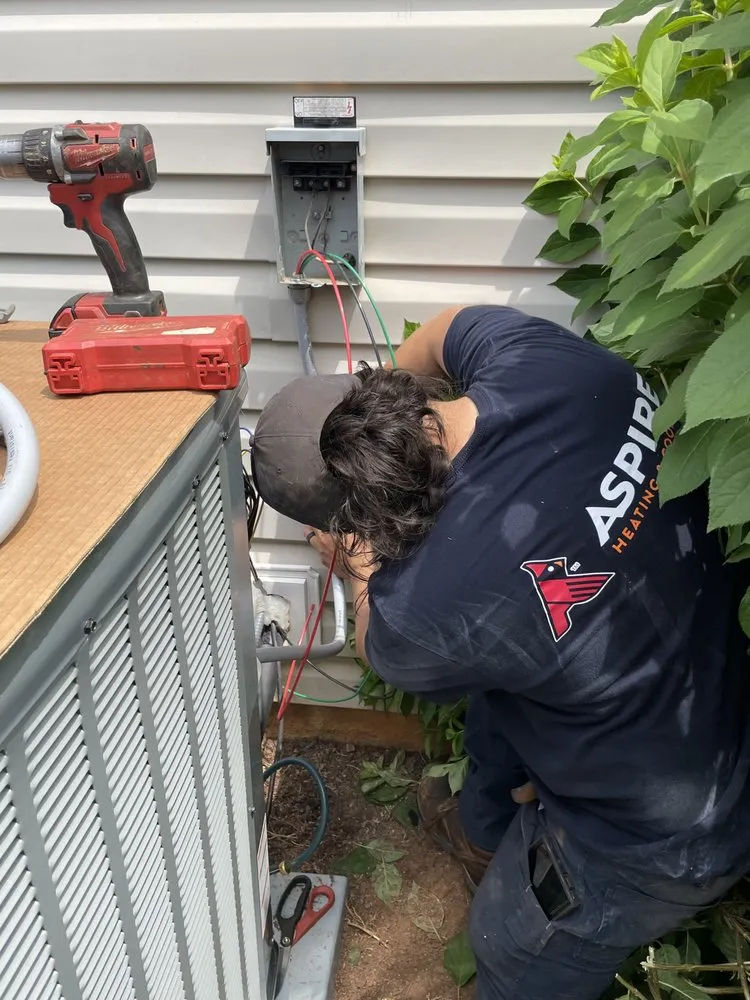 Affordable electrician providing electrical repair in ,