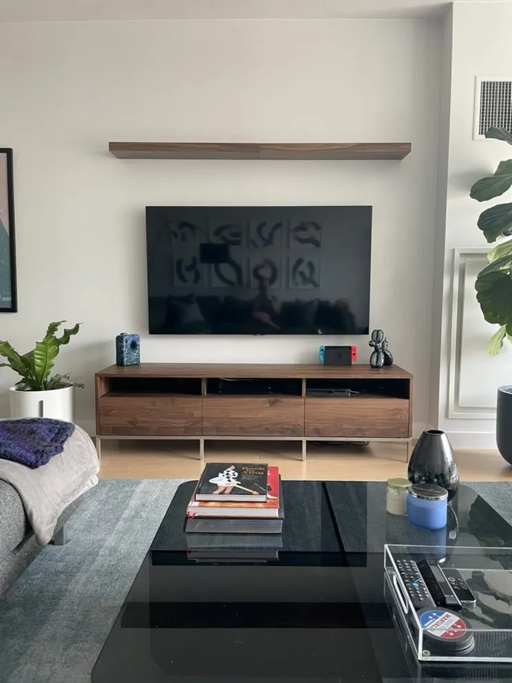 Certified electrician providing lighting installation in , 