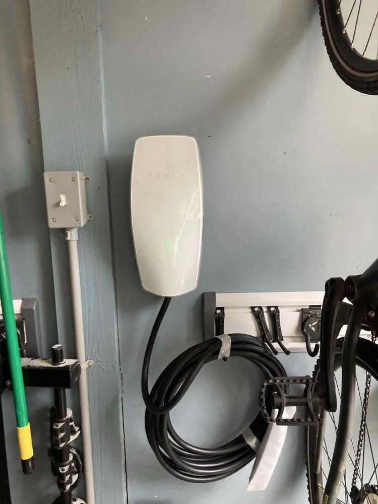 Professional outlet and switch repair in Huntingdon Valley, PA by Astat Tech
