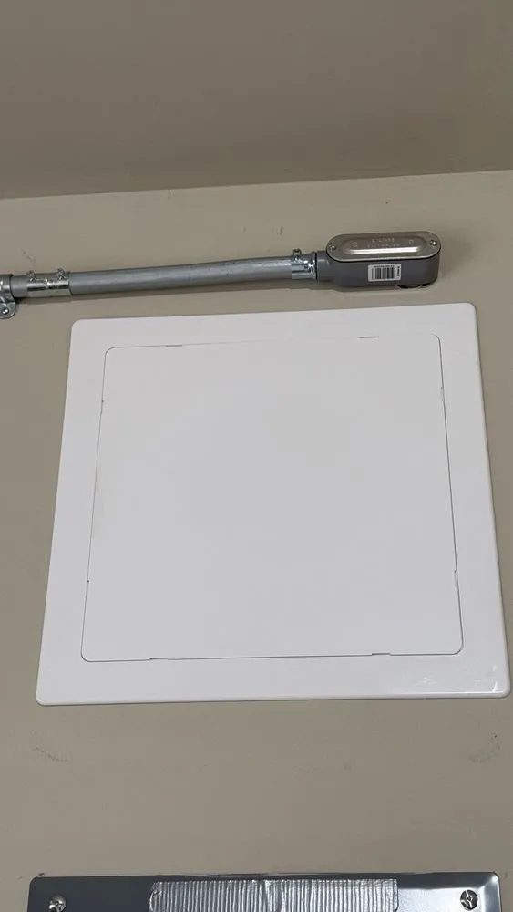 Emergency electrician providing wiring installation in , 