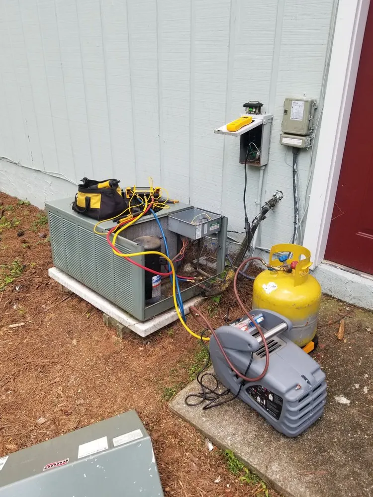 Reliable electrician providing circuit breaker repair in , 