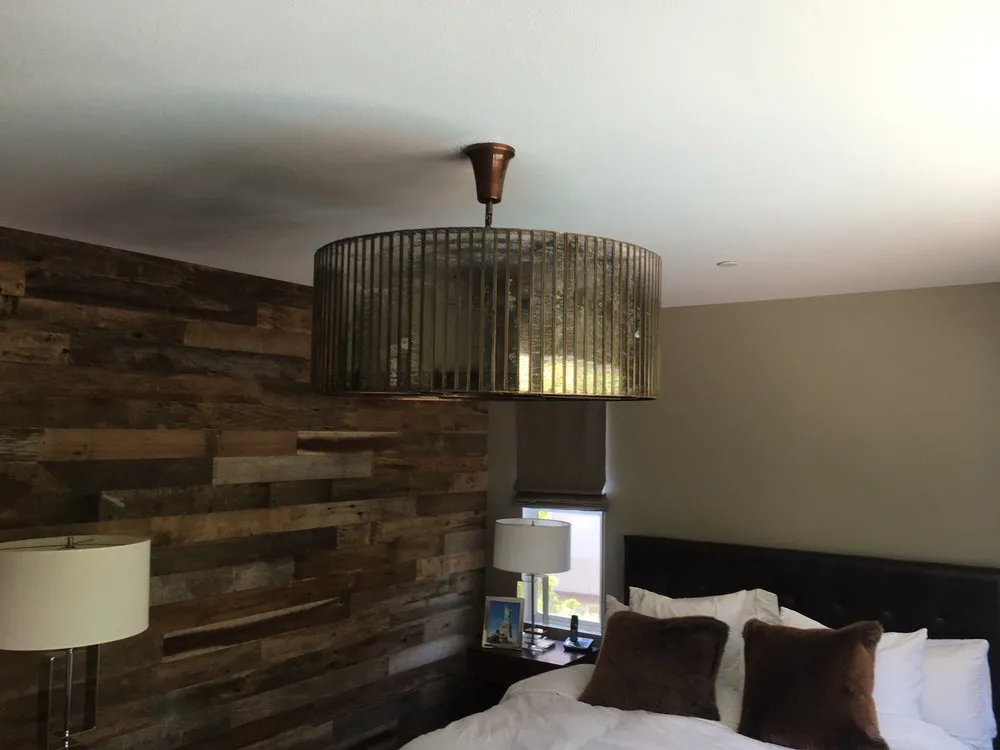 Reliable electrician providing circuit breaker repair in , 