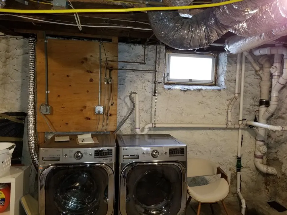 Reliable electrician providing circuit breaker repair in , 