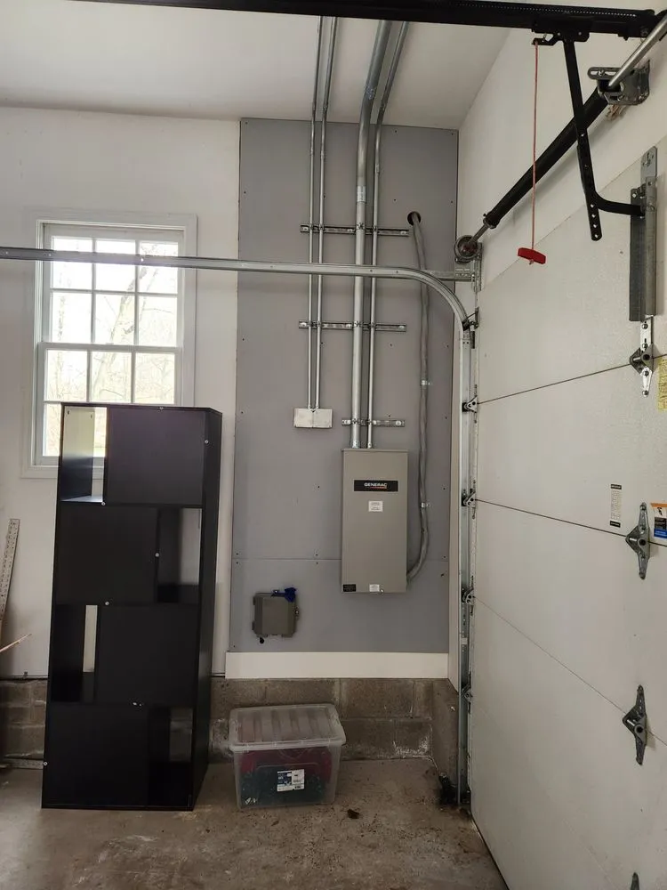 Professional electrician providing circuit breaker repair in , 