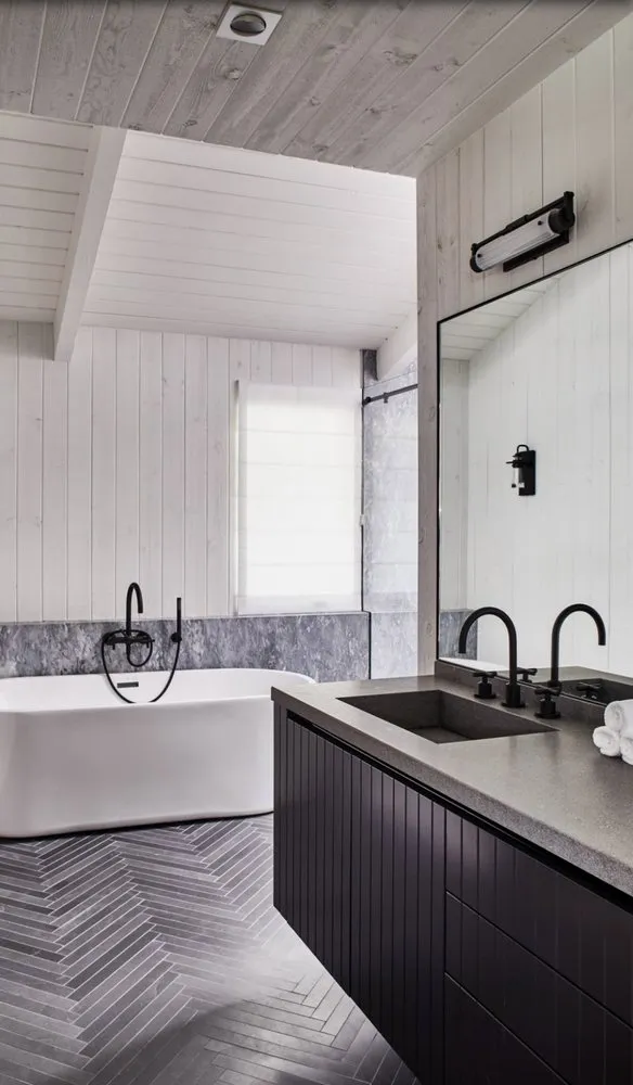 Slide of Aundrue Electric