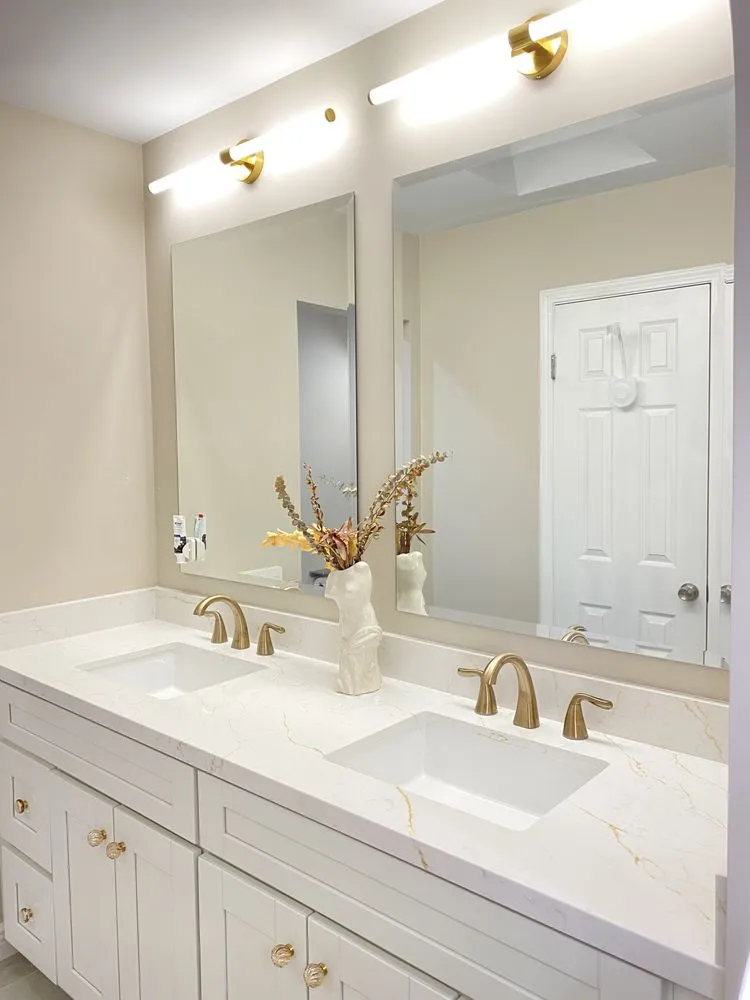 Affordable outlet and switch repair in , by Aura Renovation