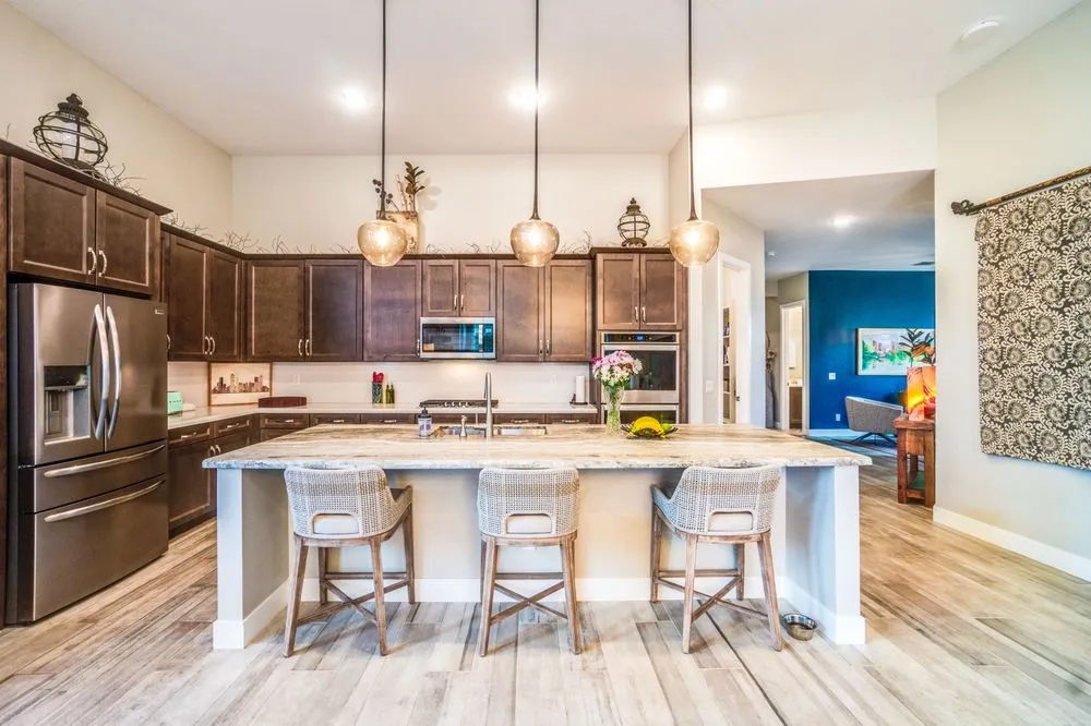 Licensed electrician providing lighting installation in , 