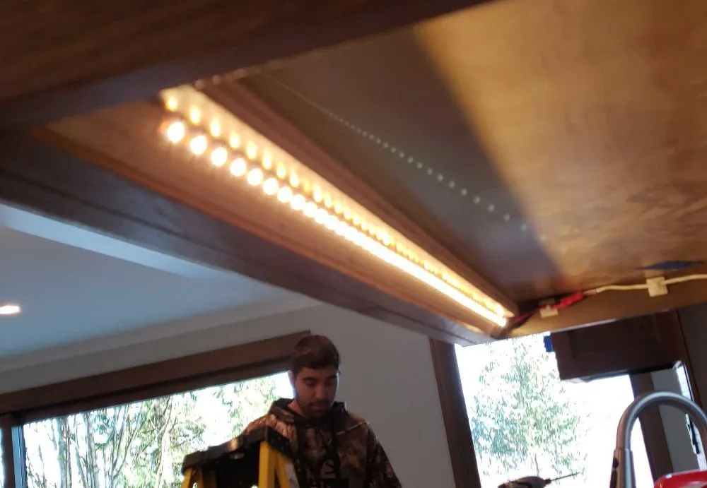 Trusted electrician providing emergency electrical service in , 