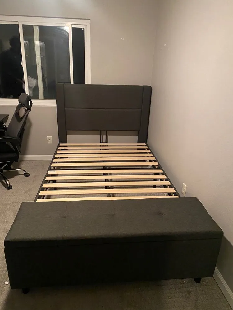 Emergency electrician providing outlet and switch repair in , 