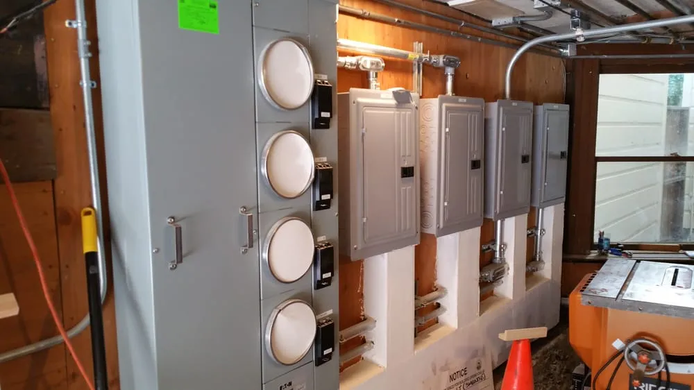 Trusted electrician providing electrical repair in , 