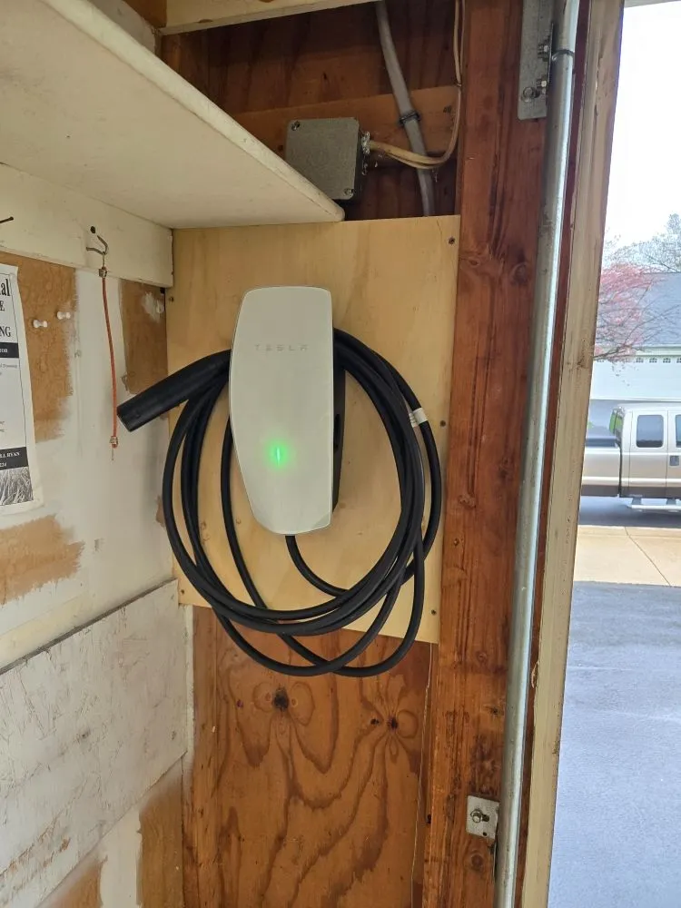 Licensed electrician providing outlet and switch repair in Aldie, VA - Auto Charge Pros