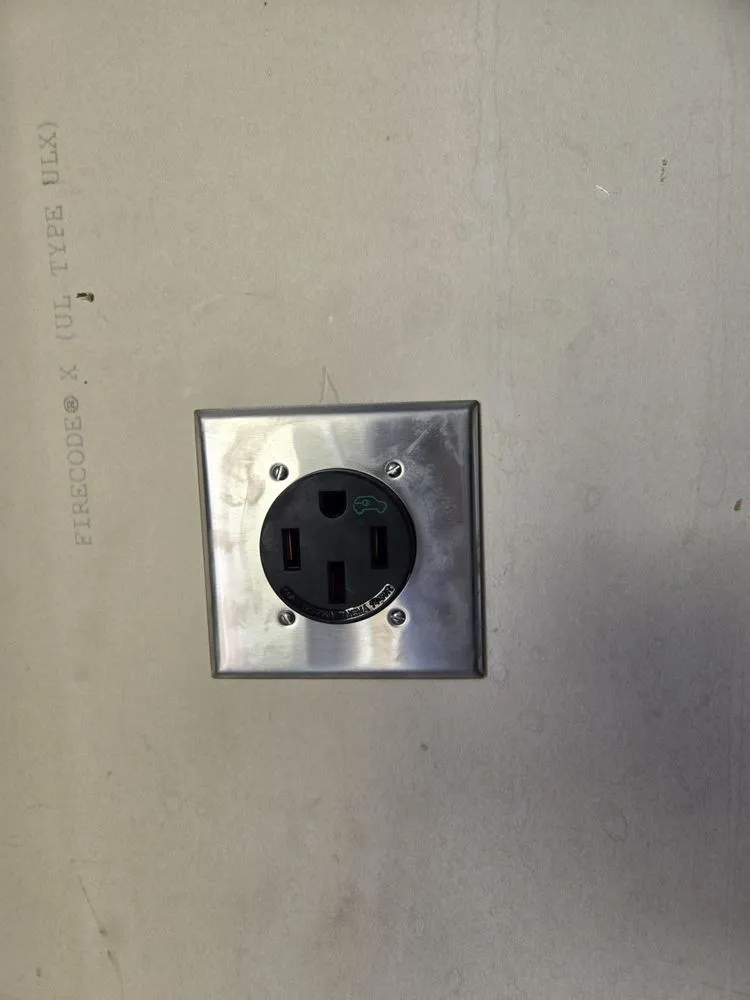 Emergency electrician providing outlet and switch repair in Aldie, VA - Auto Charge Pros