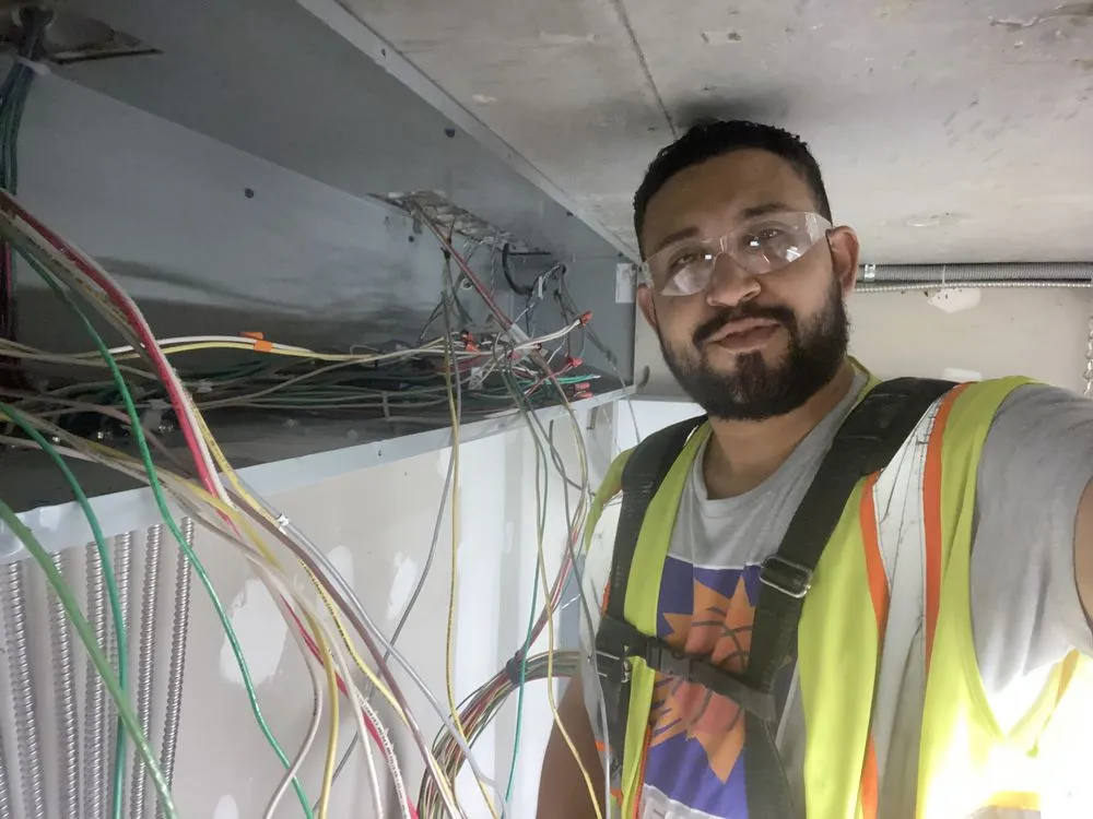 Trusted circuit breaker repair in ,  by Avery Electric