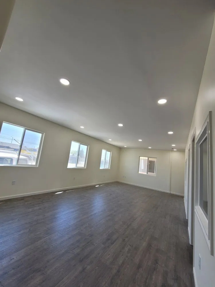 Slide of Aves Electric