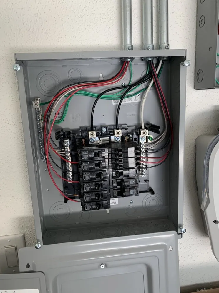 Affordable electrician providing circuit breaker repair in San Fernando Valley, CA - AWS Electric