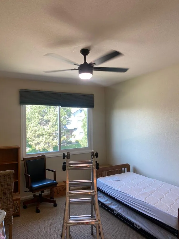 Slide of Axpo Electric