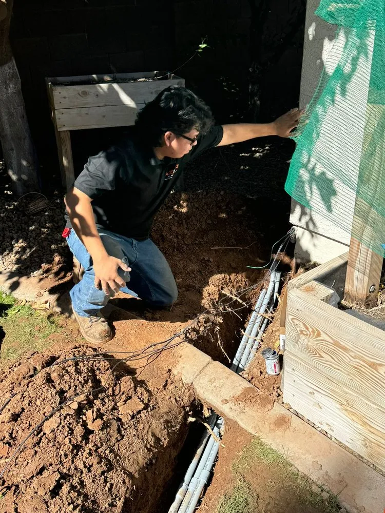 Professional electrician providing circuit breaker repair in , 