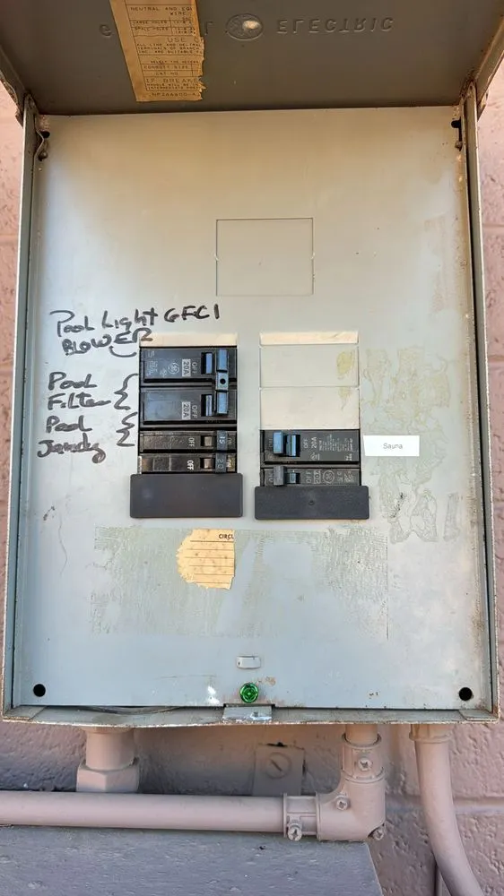 Affordable electrician providing electrical repair in , 