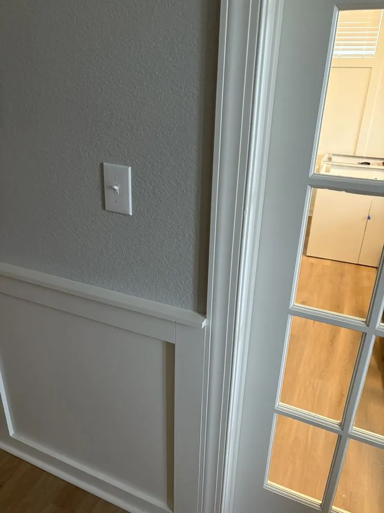 Trusted electrician providing electrical repair in , 