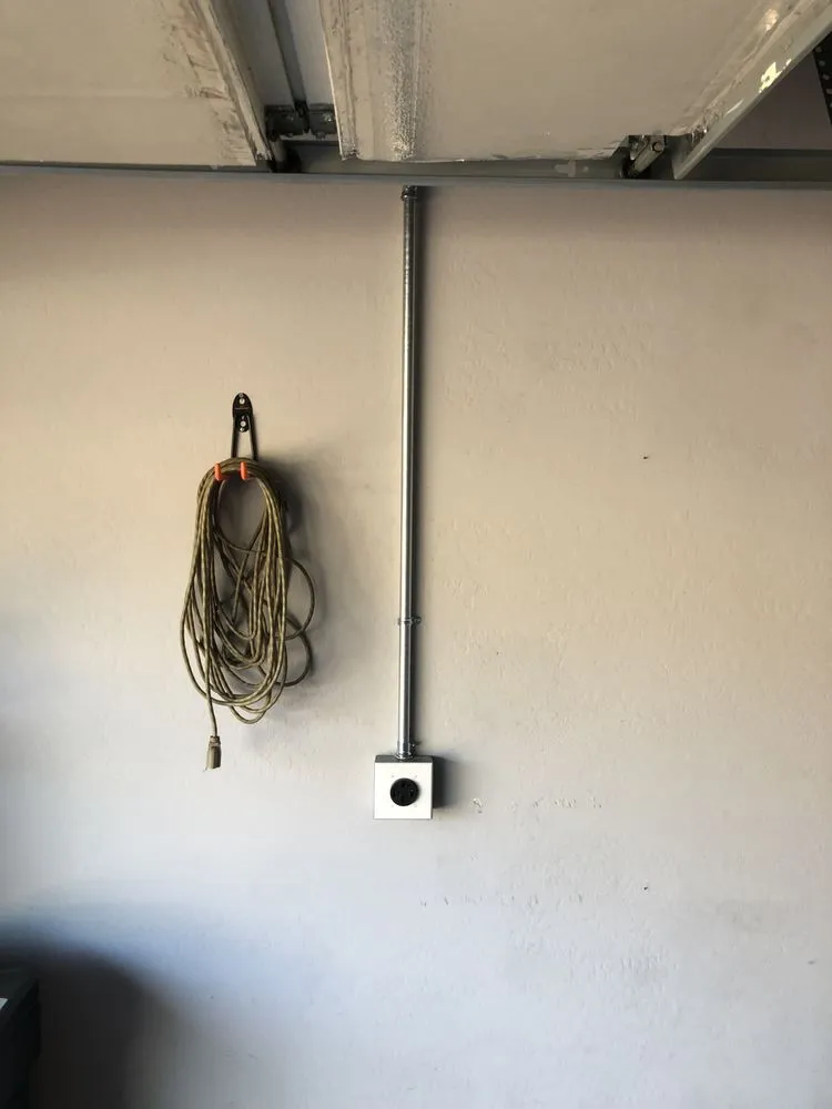 Certified outlet and switch repair in Tempe, AZ by Azcal Electric